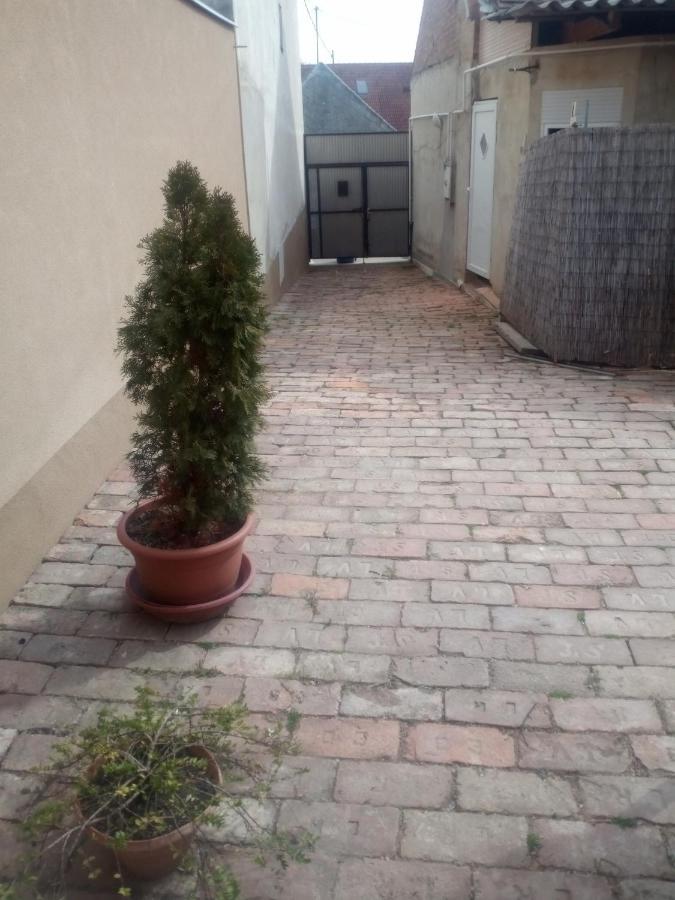 Start Apartmanok Pécs Eksteriør billede