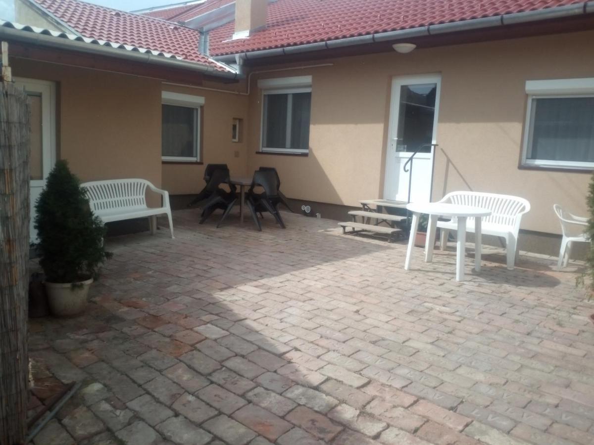 Start Apartmanok Pécs Eksteriør billede