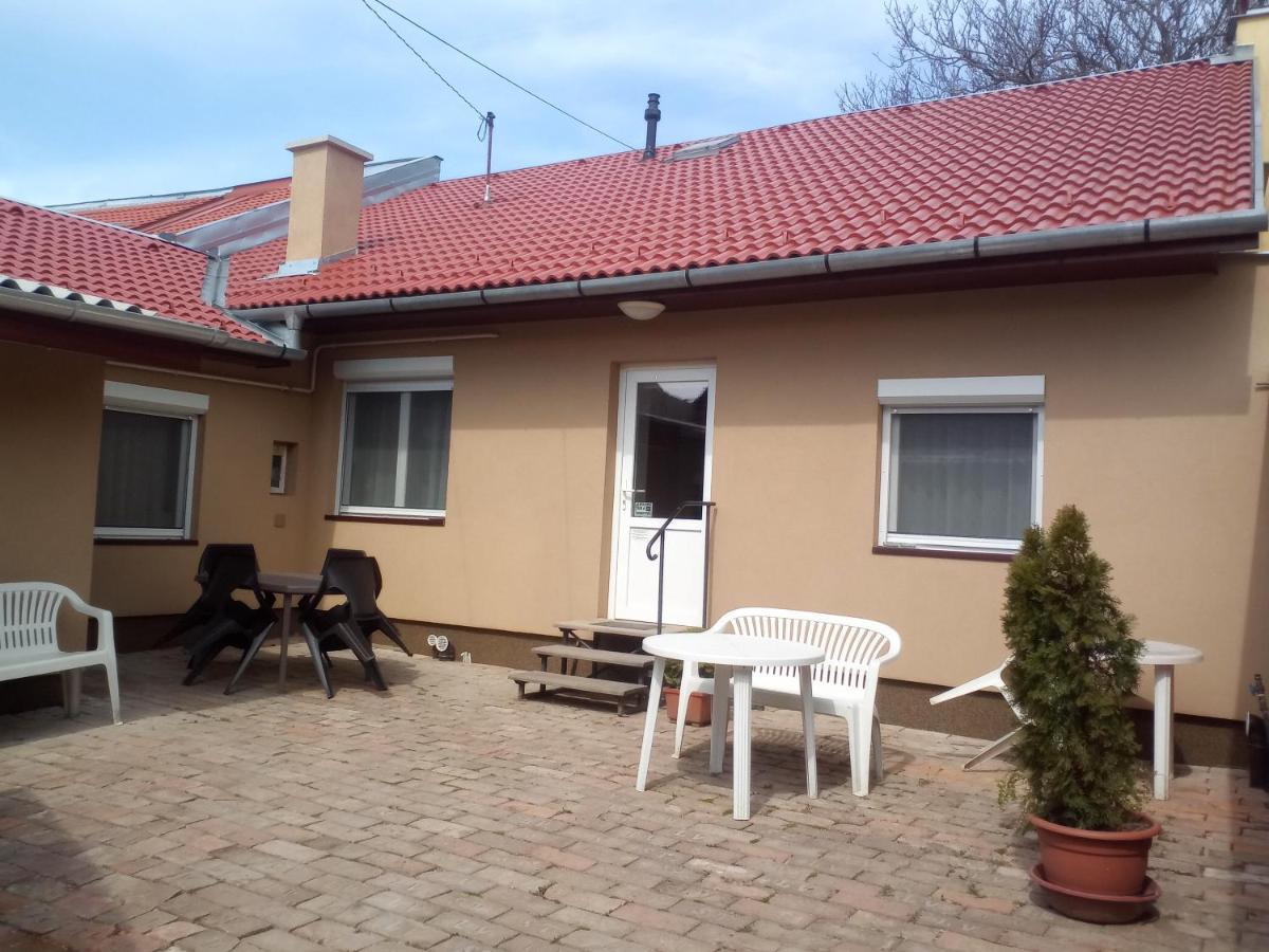 Start Apartmanok Pécs Eksteriør billede